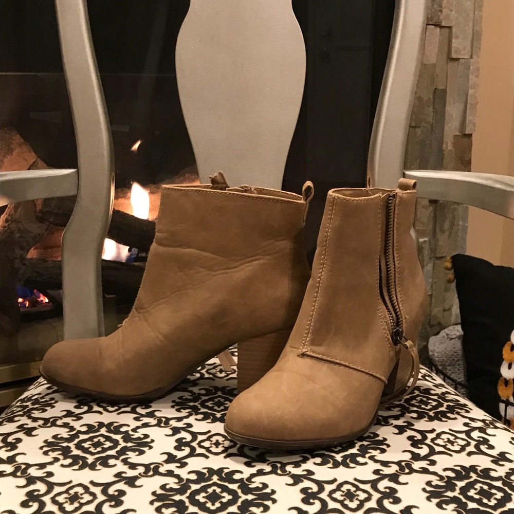 Tan ankle booties - Picture 2 of 2